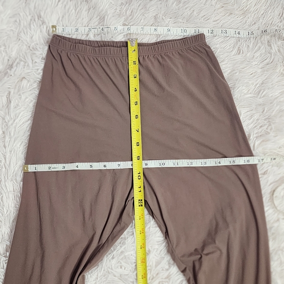 SKIMS Fits Everybody Leggings in Umber/ MEDIUM/NWT - Picture 4 of 9